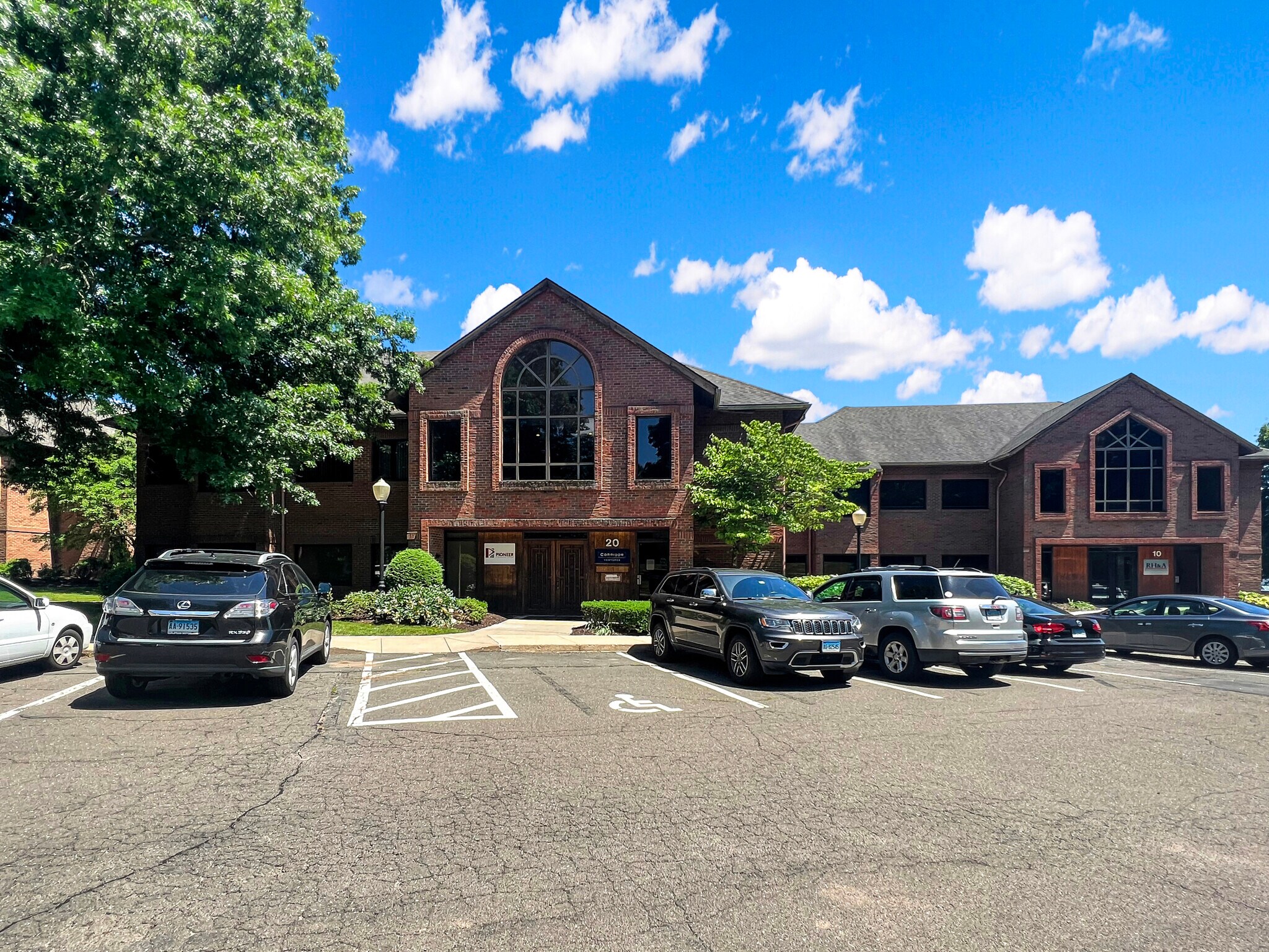 20 Avon Meadow Ln, Avon, CT for Sale