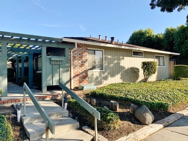 1521 Highland Dr, Hollister, CA for Sale