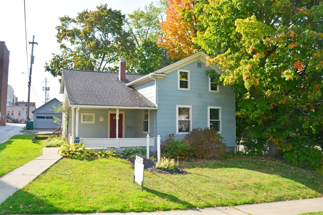 107 Center St, Chardon, OH for Sale