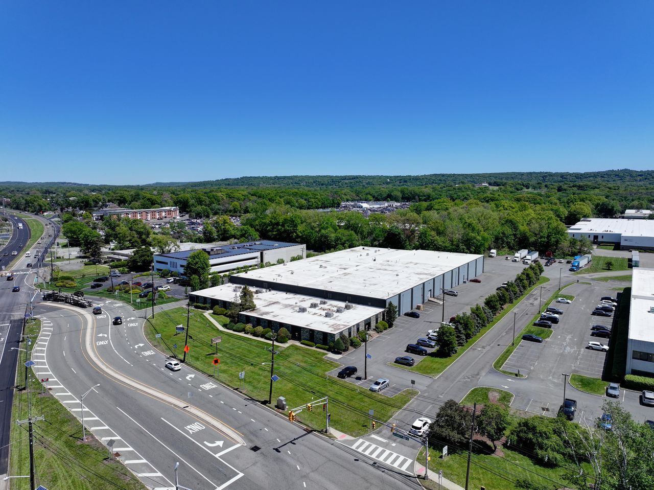 140-142 Clinton Rd, Fairfield, NJ for Rent