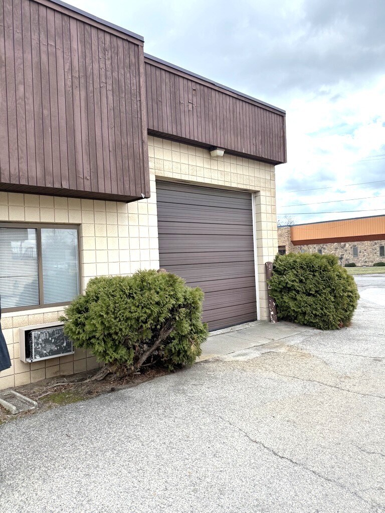 5222-5232 Tractor Rd, Toledo, OH for Rent