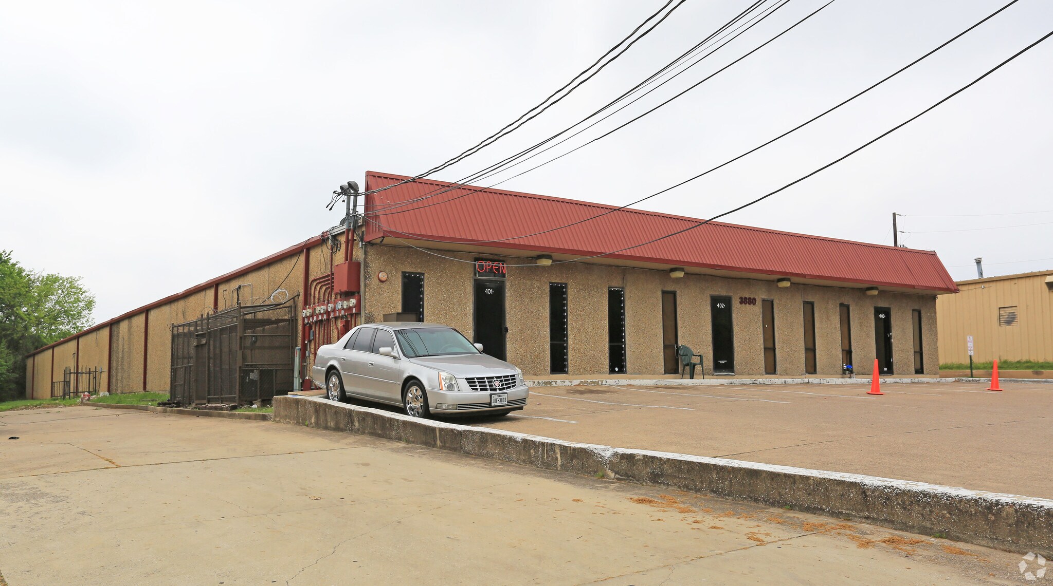 3880 Ledbetter Dr W, Dallas, TX for Rent