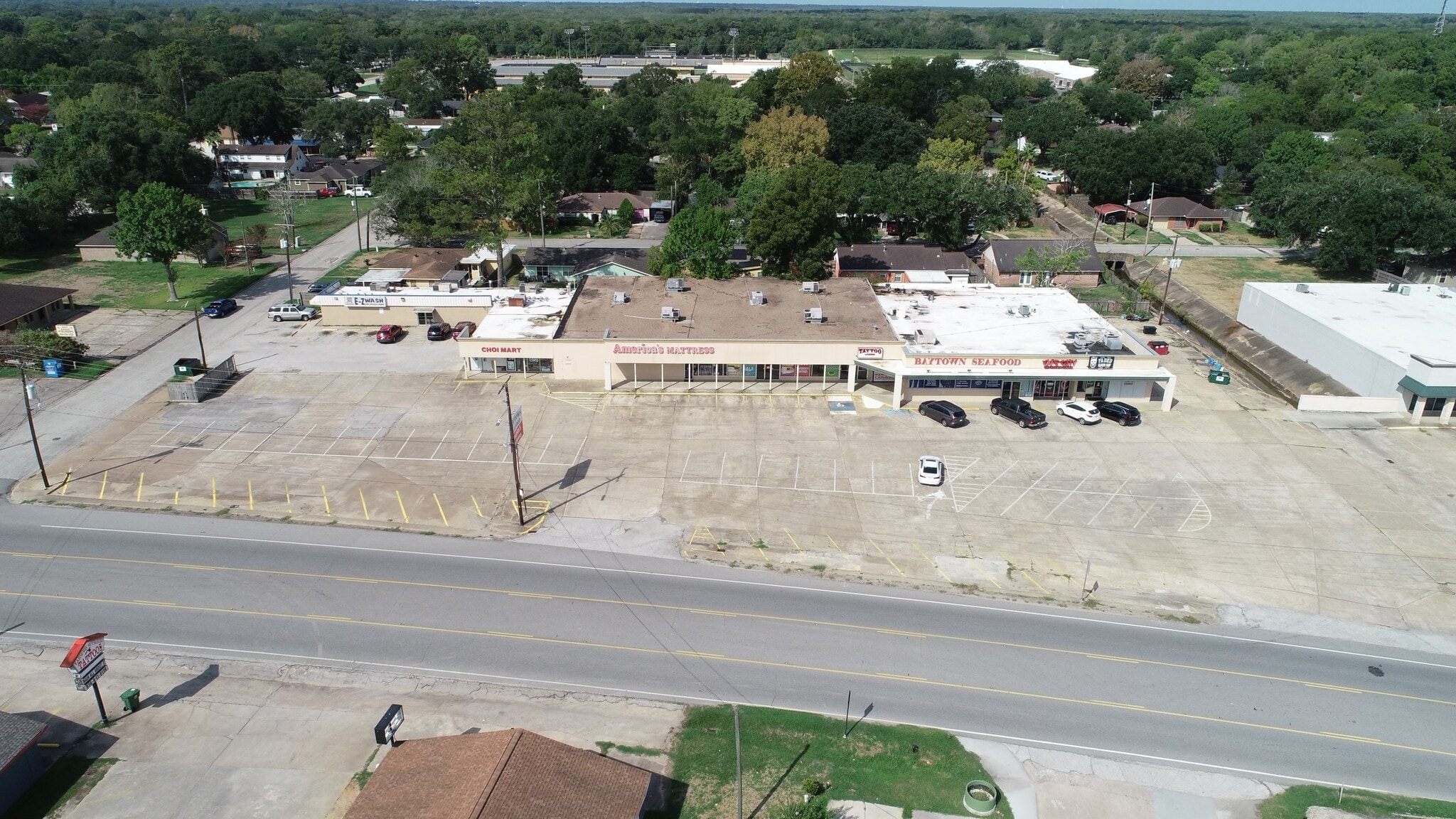 915-929 Main St, Liberty, TX for Rent