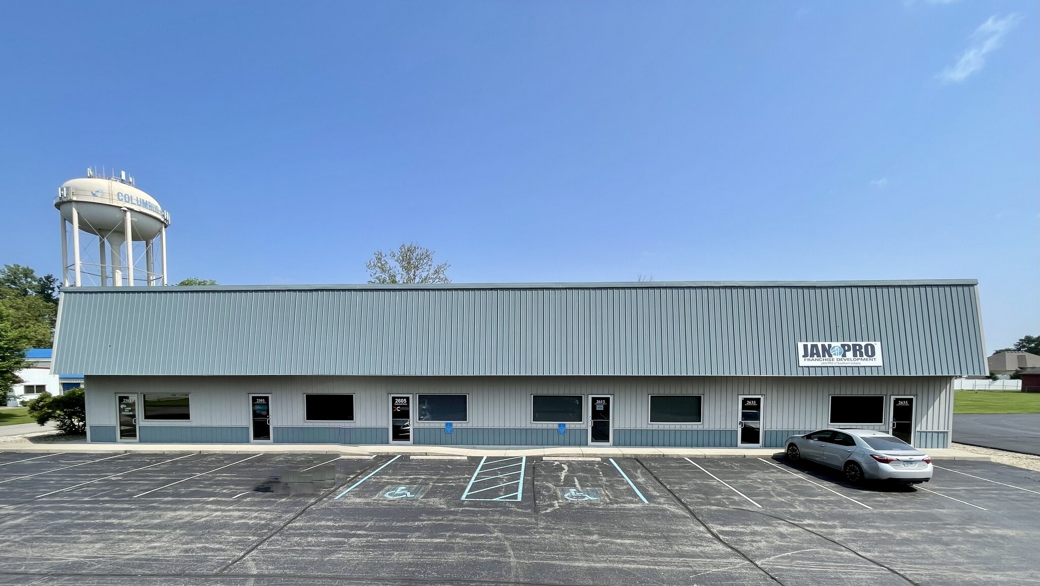 2585 Eastwood Dr, Columbus, IN for Rent