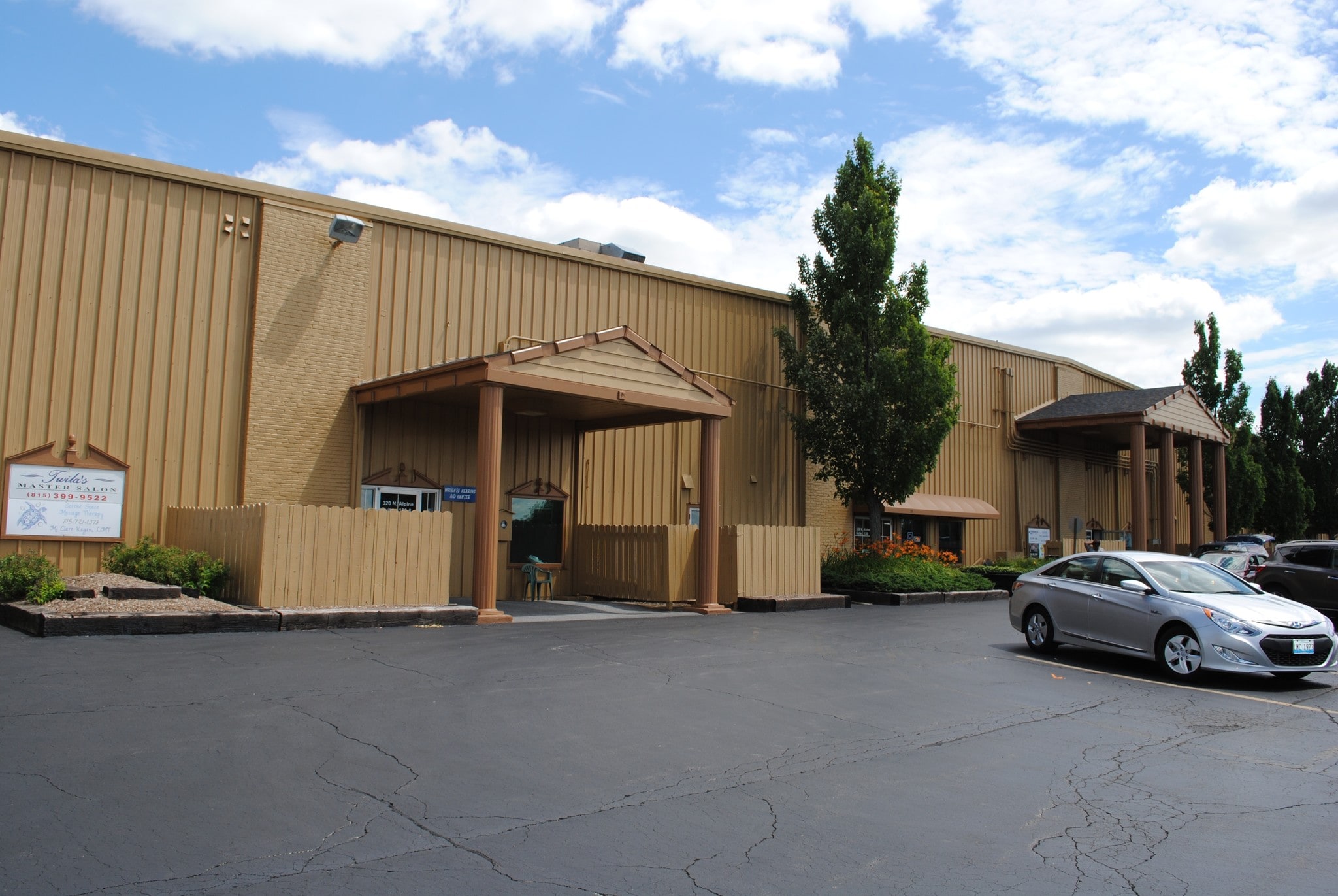 320 Alpine N, Rockford, IL for Rent