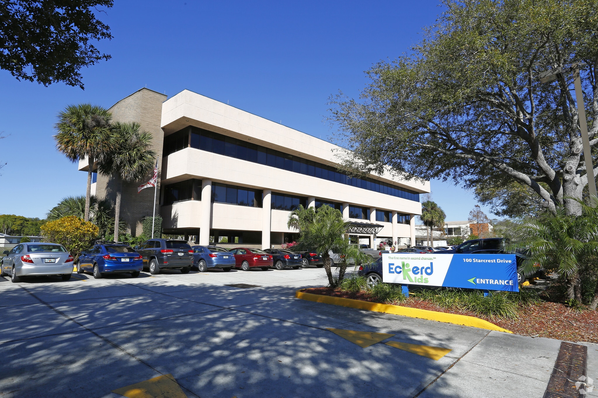 100 N Starcrest Dr, Clearwater, FL for Sale