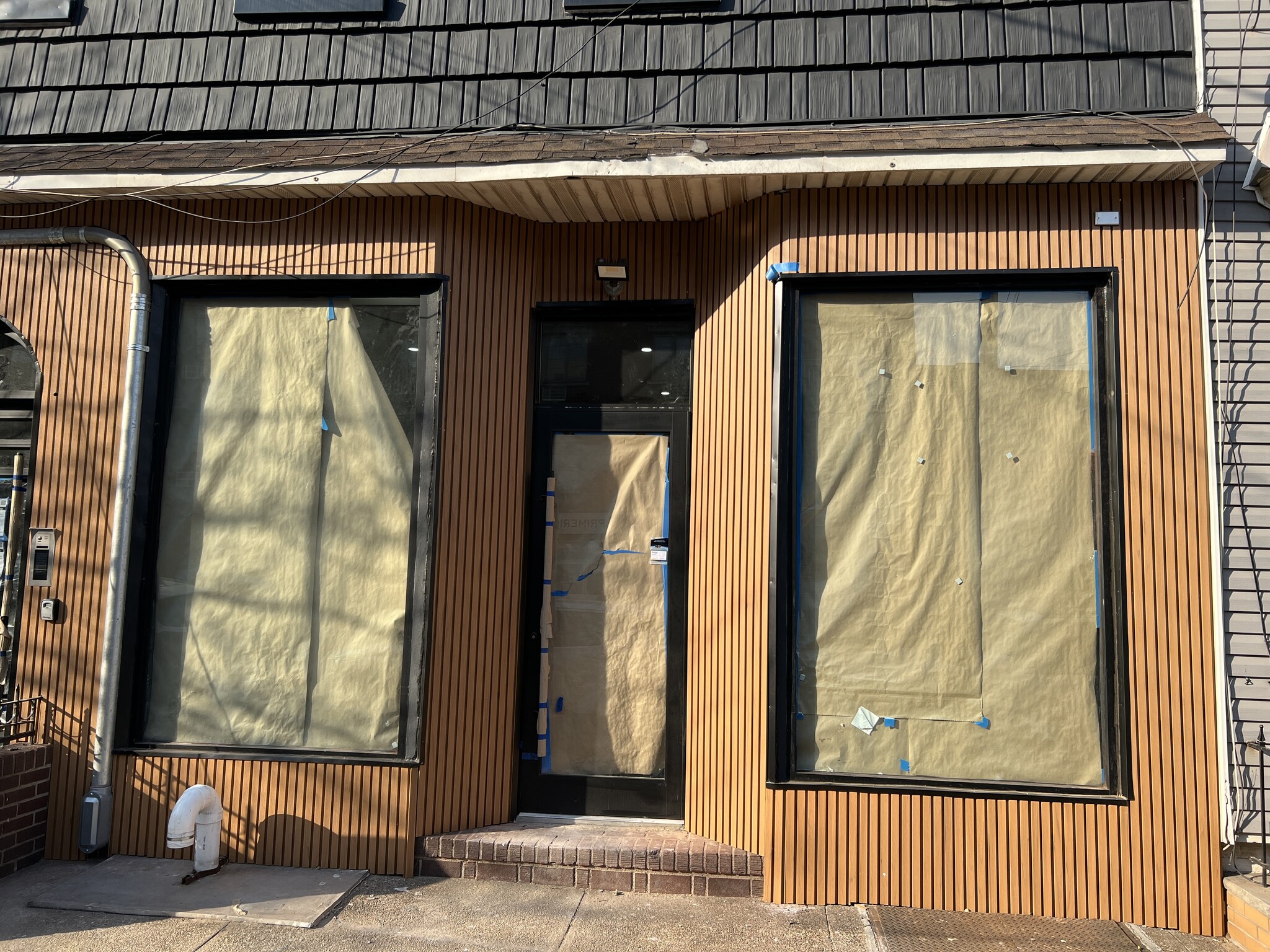 943 Metropolitan Ave, Brooklyn, NY for Rent