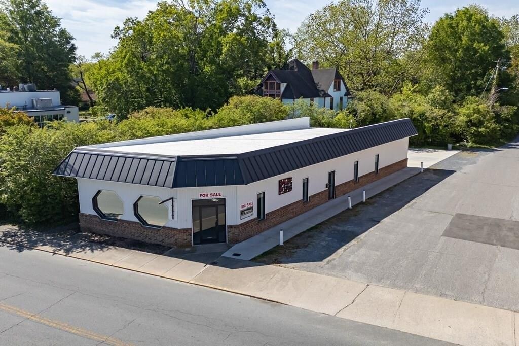 54 Market St, Onancock, VA for Sale