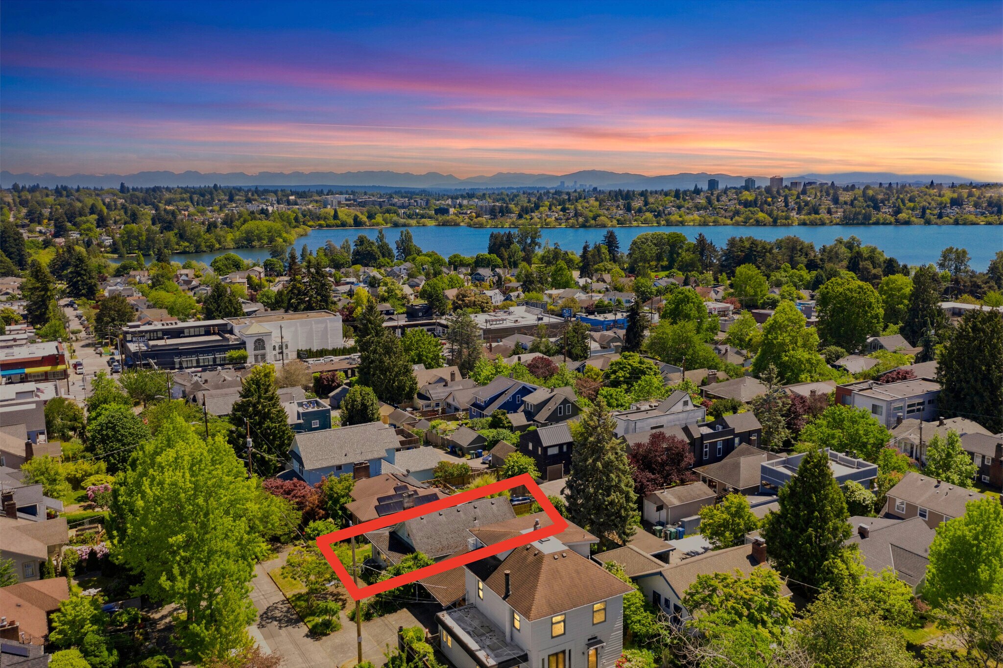 911 N 77th St, Seattle, WA for Sale