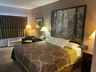 Carroll, IA Hospitality - 701 Bella Vista Dr