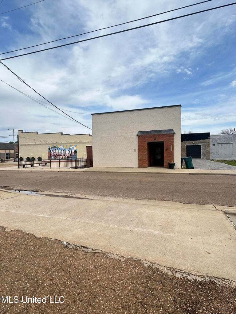 106 Ward St, Senatobia, MS for Sale