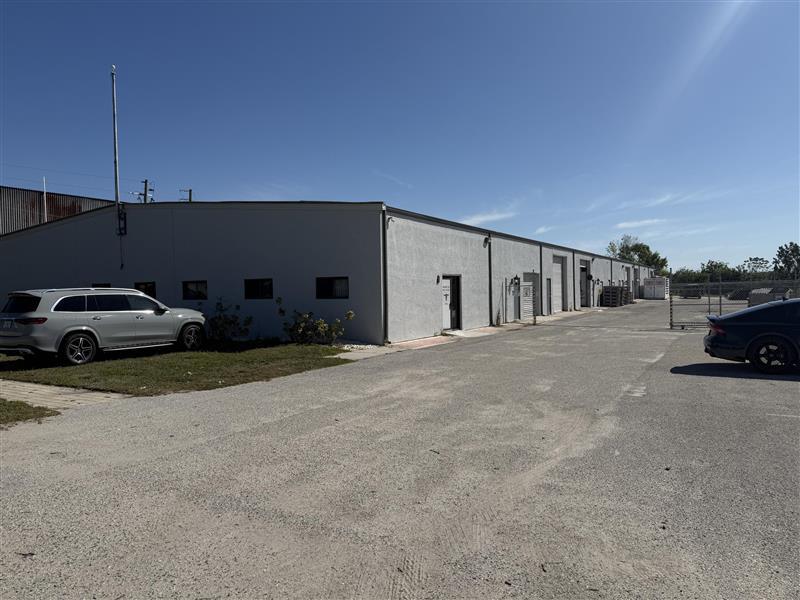 6805 33rd St E, Sarasota, FL for Sale