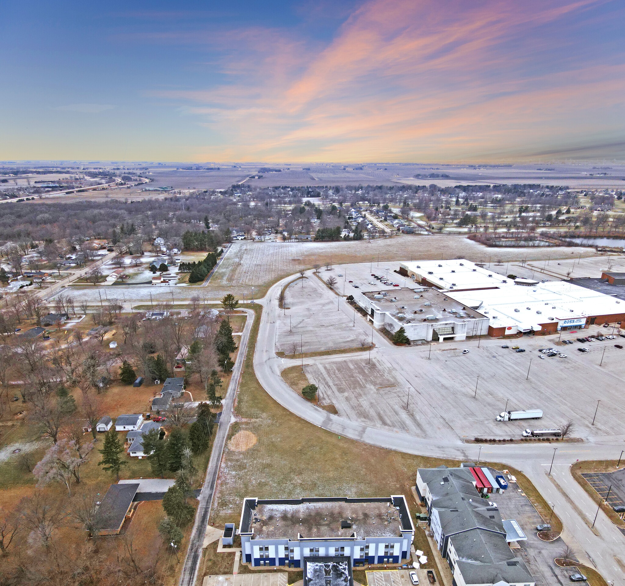 Hickory Point Ring Road mall, Forsyth, IL for Sale