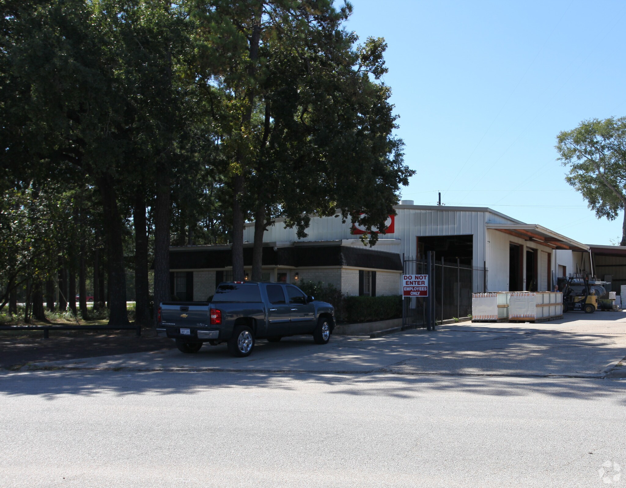 118 Commercial Cir Conroe, TX 77304 Industrial Property for Sale on