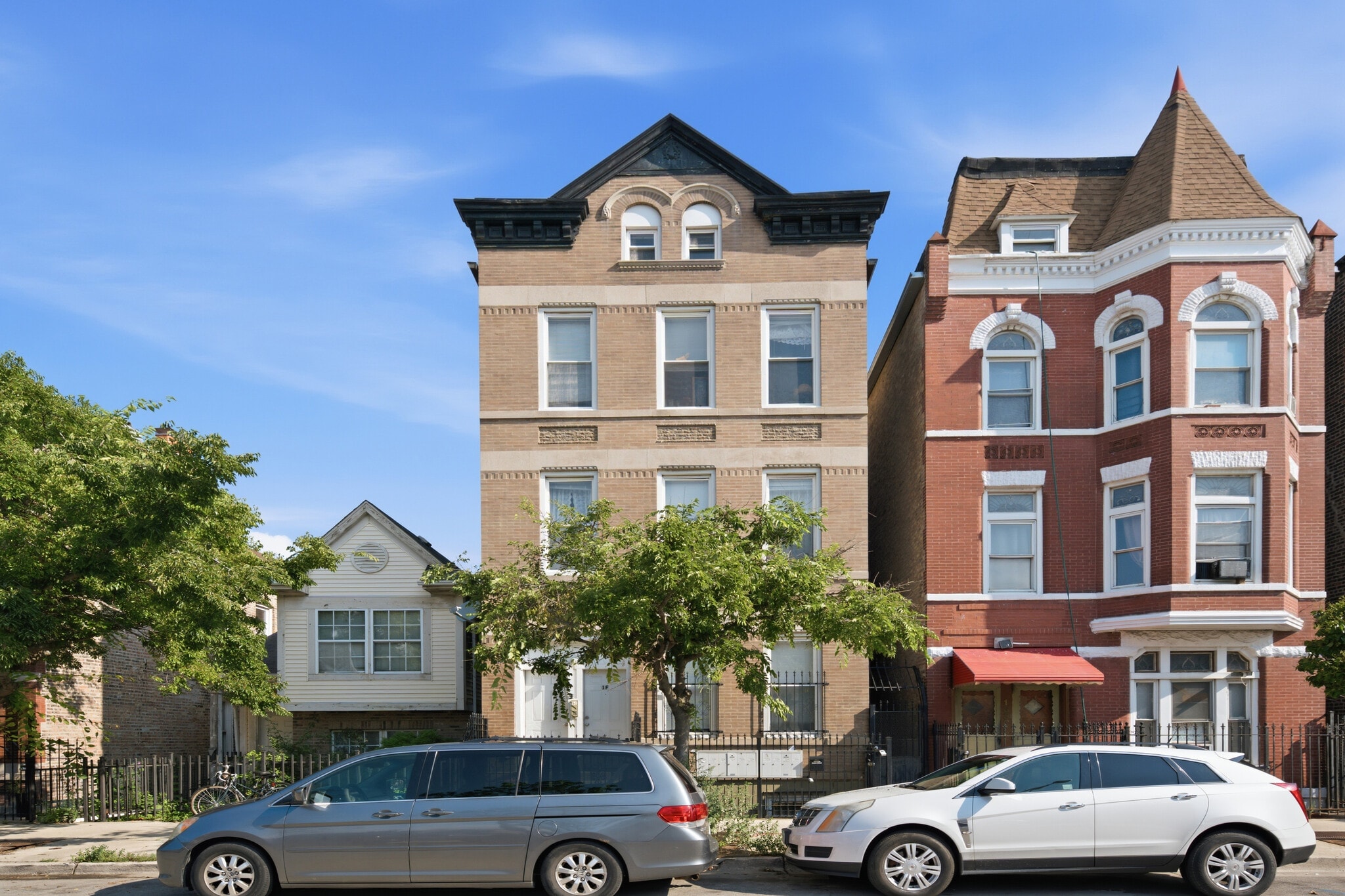 1334 W 18th Pl, Chicago, IL for Sale