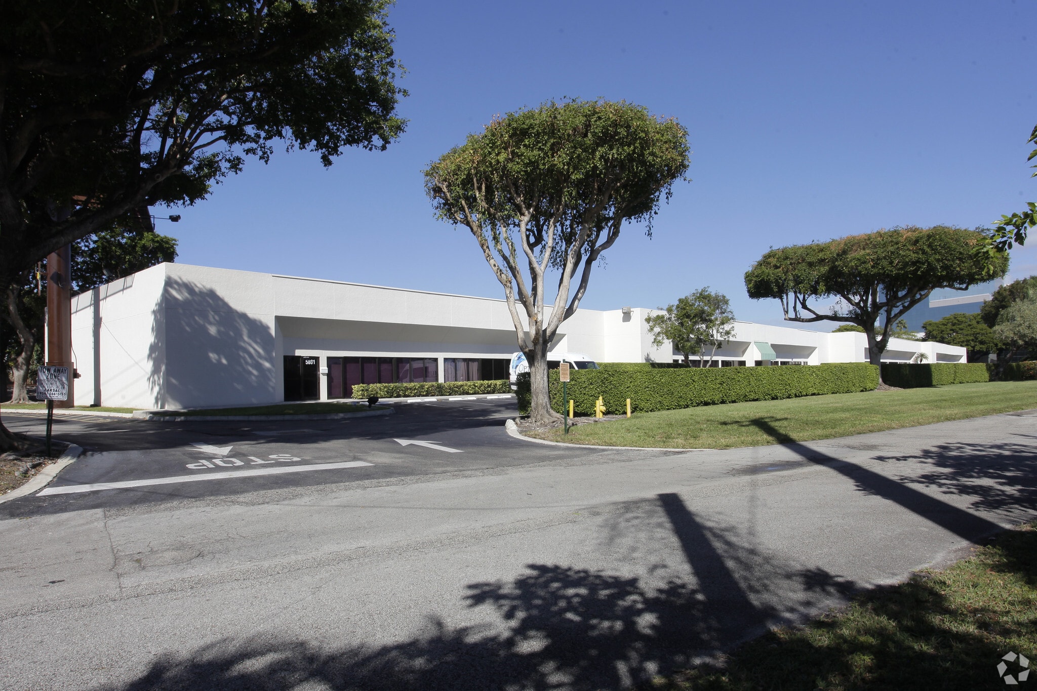 5801-5821 N Andrews Way, Fort Lauderdale, FL for Rent