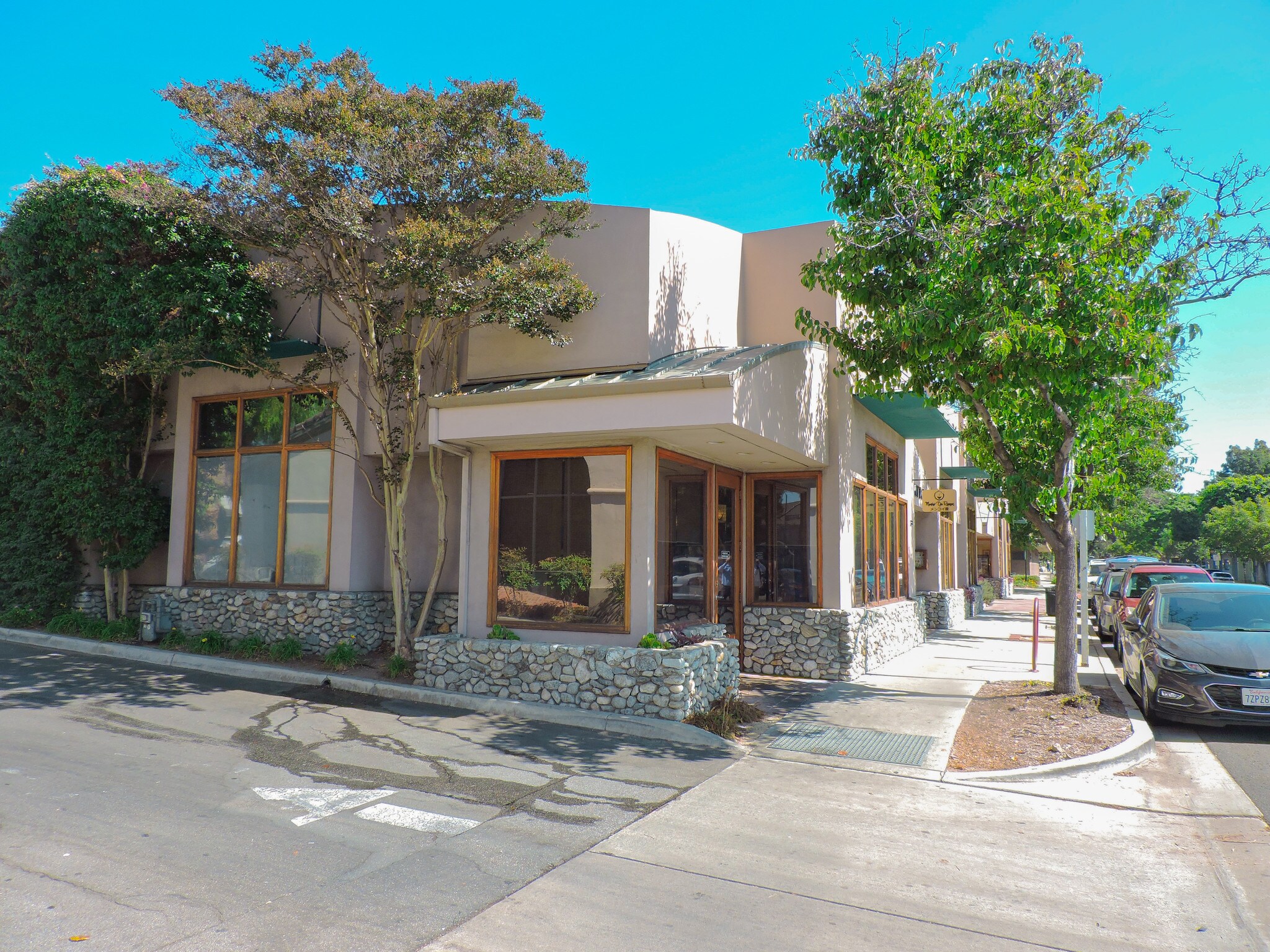 323333 W Bonita Ave Claremont, CA 91711 Retail Property for Lease on