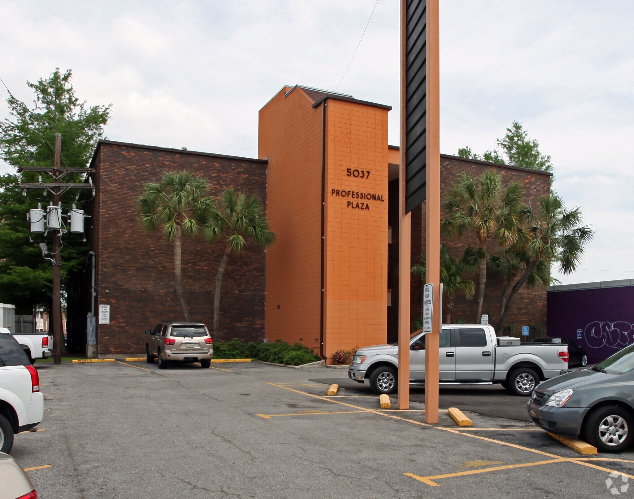 5037 Veterans Blvd, Metairie, LA for Rent