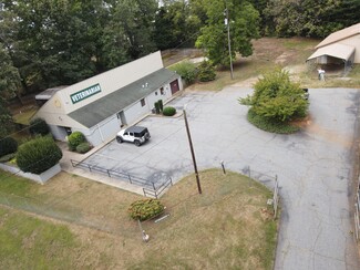 Travelers Rest, SC Veterinarian/Kennel - 409 Old Buncombe Rd