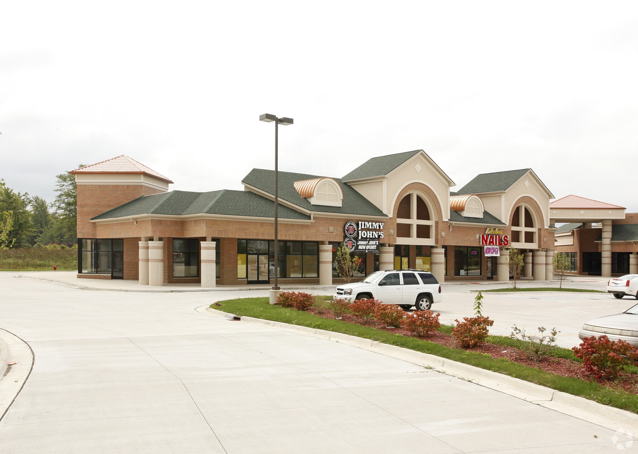 49895 Grand River Ave Wixom, MI 48393 Shopping Center Property for