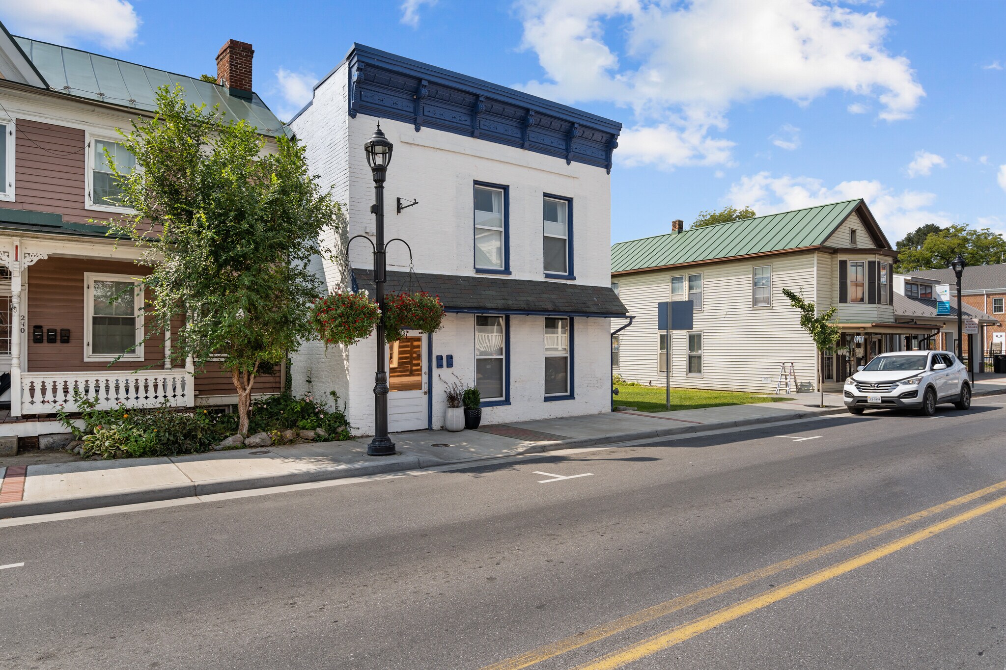 238 E King St, Strasburg, VA for Sale