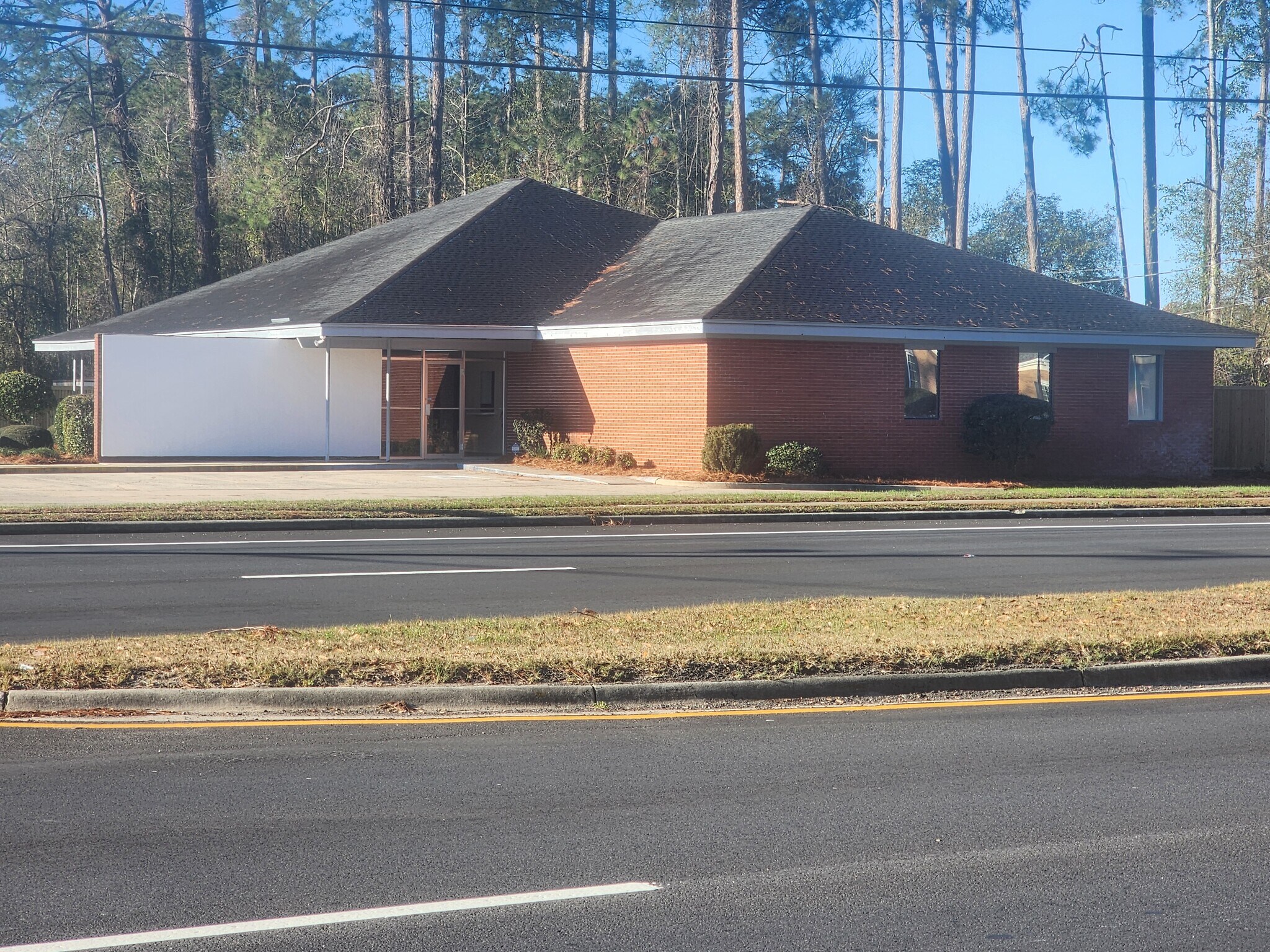 811 S 1st St, Jesup, GA for Sale