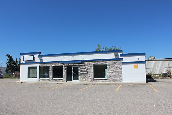 5214 Gaetz Ave, Red Deer, AB for Sale