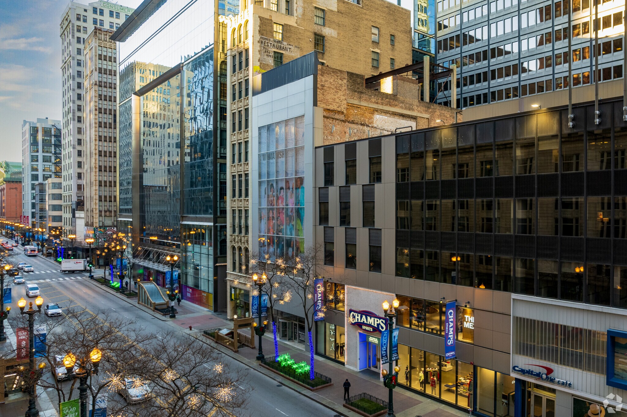 100-112 S State St, Chicago, IL for Rent