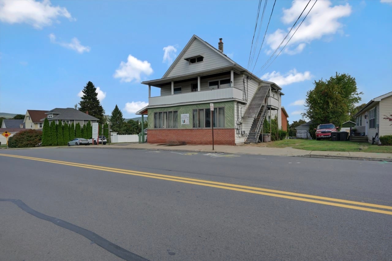 621 Sanderson st, Throop, PA for Sale