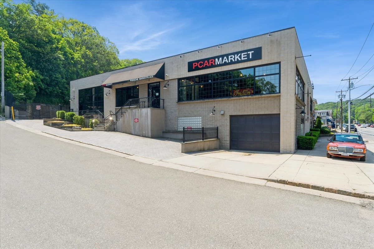 85 Pine Hollow Rd, Oyster Bay, NY for Rent