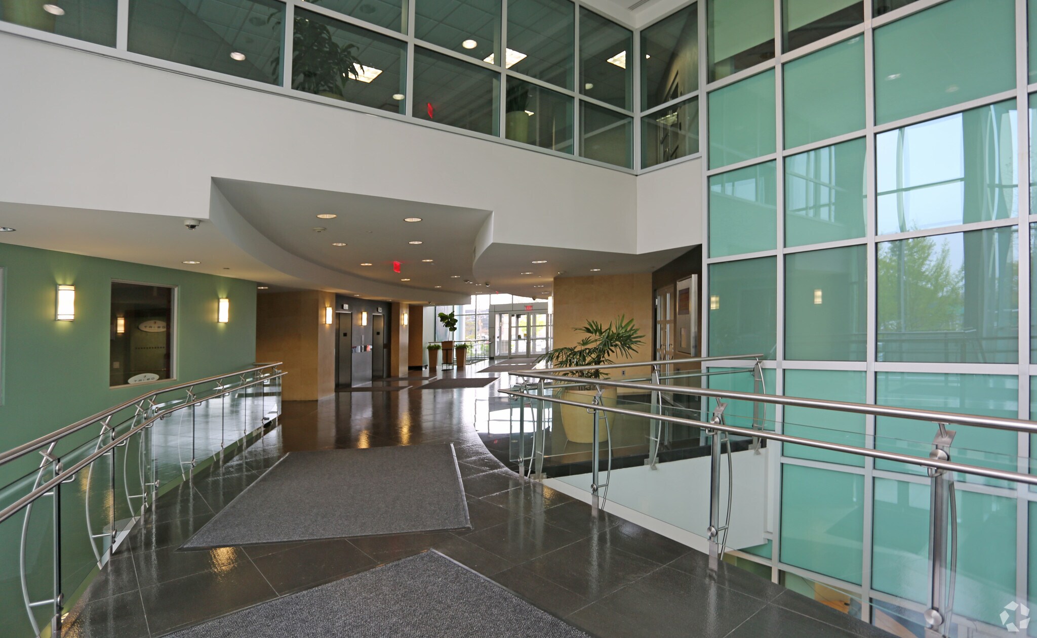 135 Crossways Park Dr Woodbury, NY 11797 Office Property for Lease on