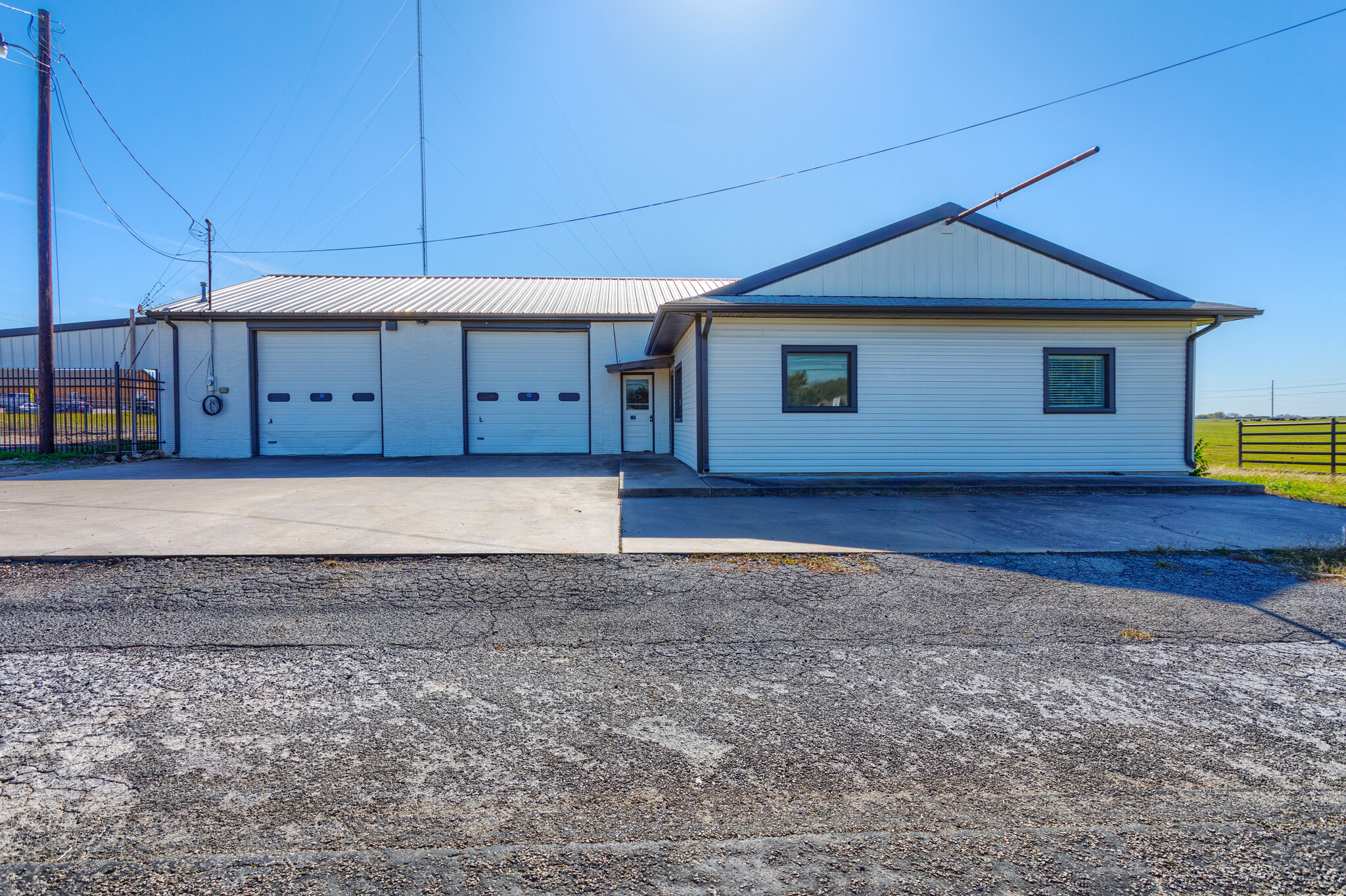 600 W Main St, Whitesboro, TX for Rent