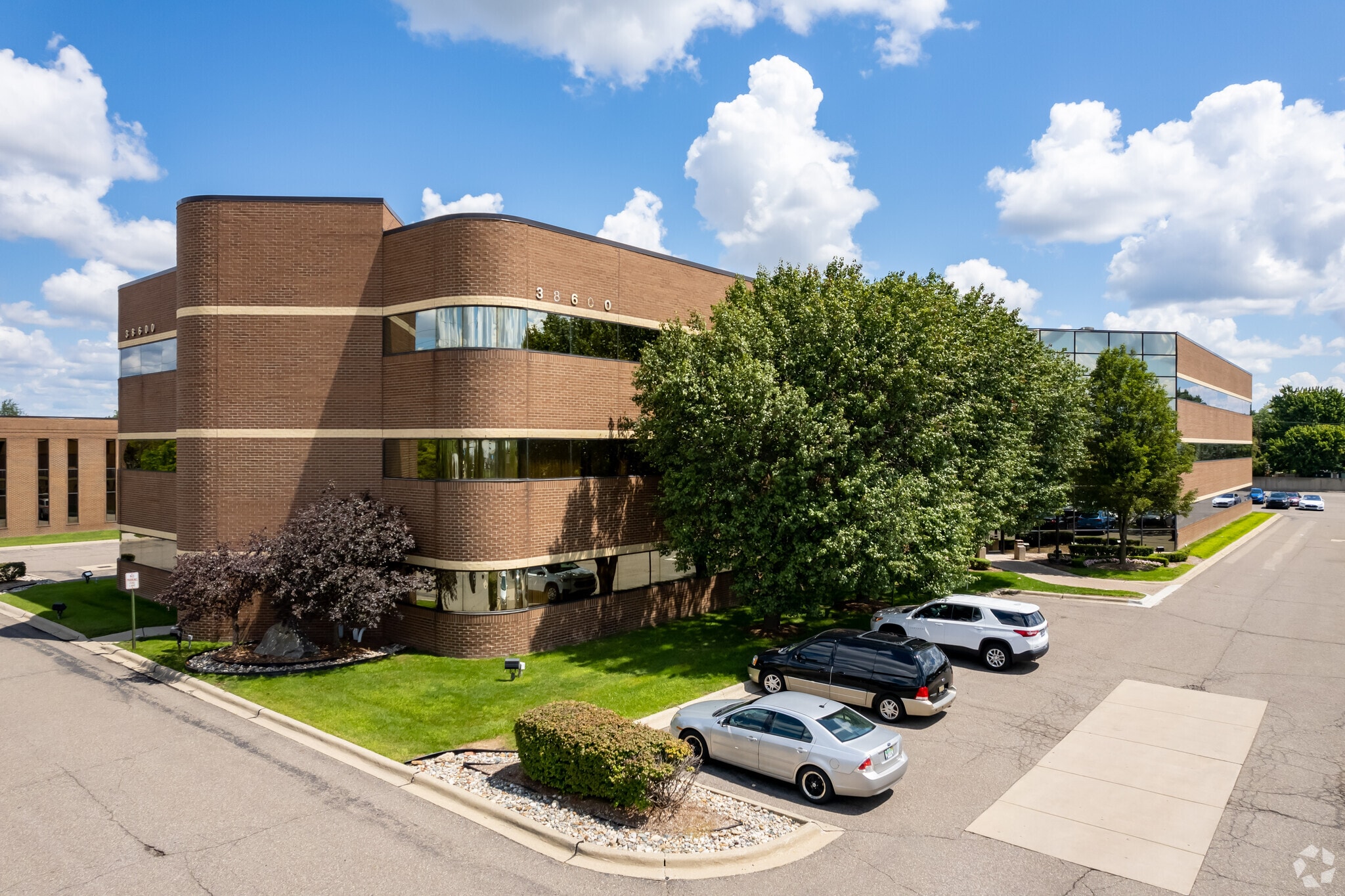 38600 Van Dyke Ave, Sterling Heights, MI for Rent