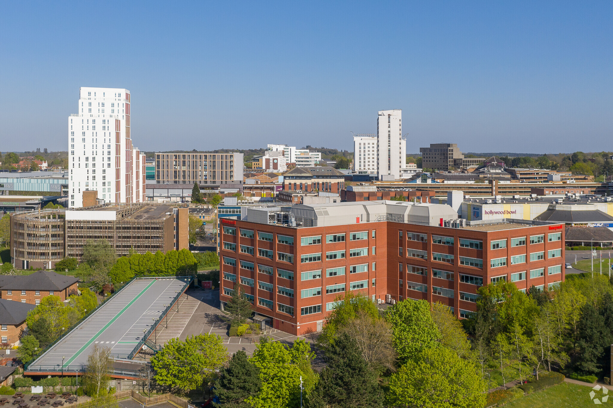 0-5 Skimpedhill Ln, Bracknell, BKS for Rent