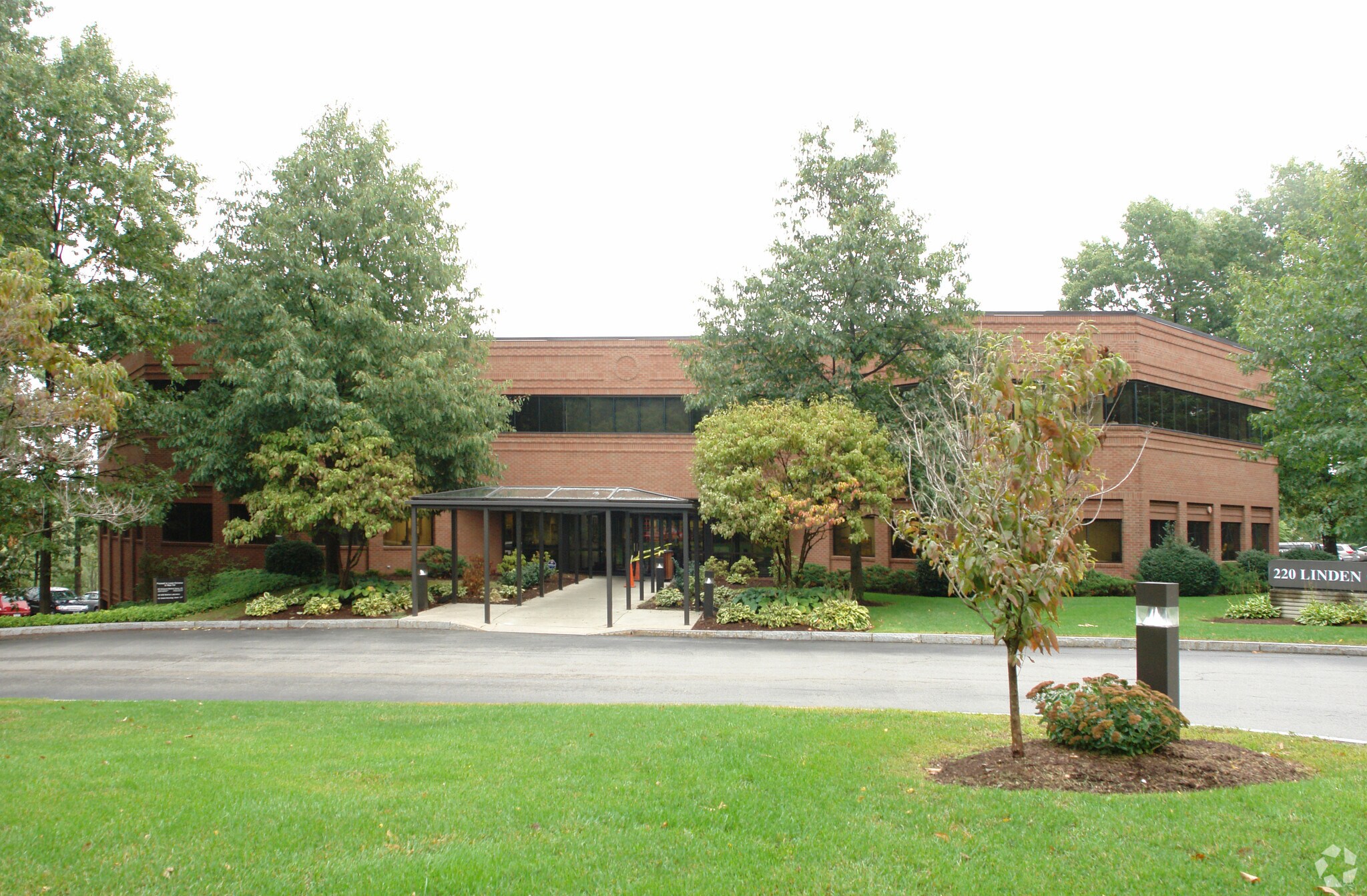 220 Linden Oaks Dr, Rochester, NY for Rent