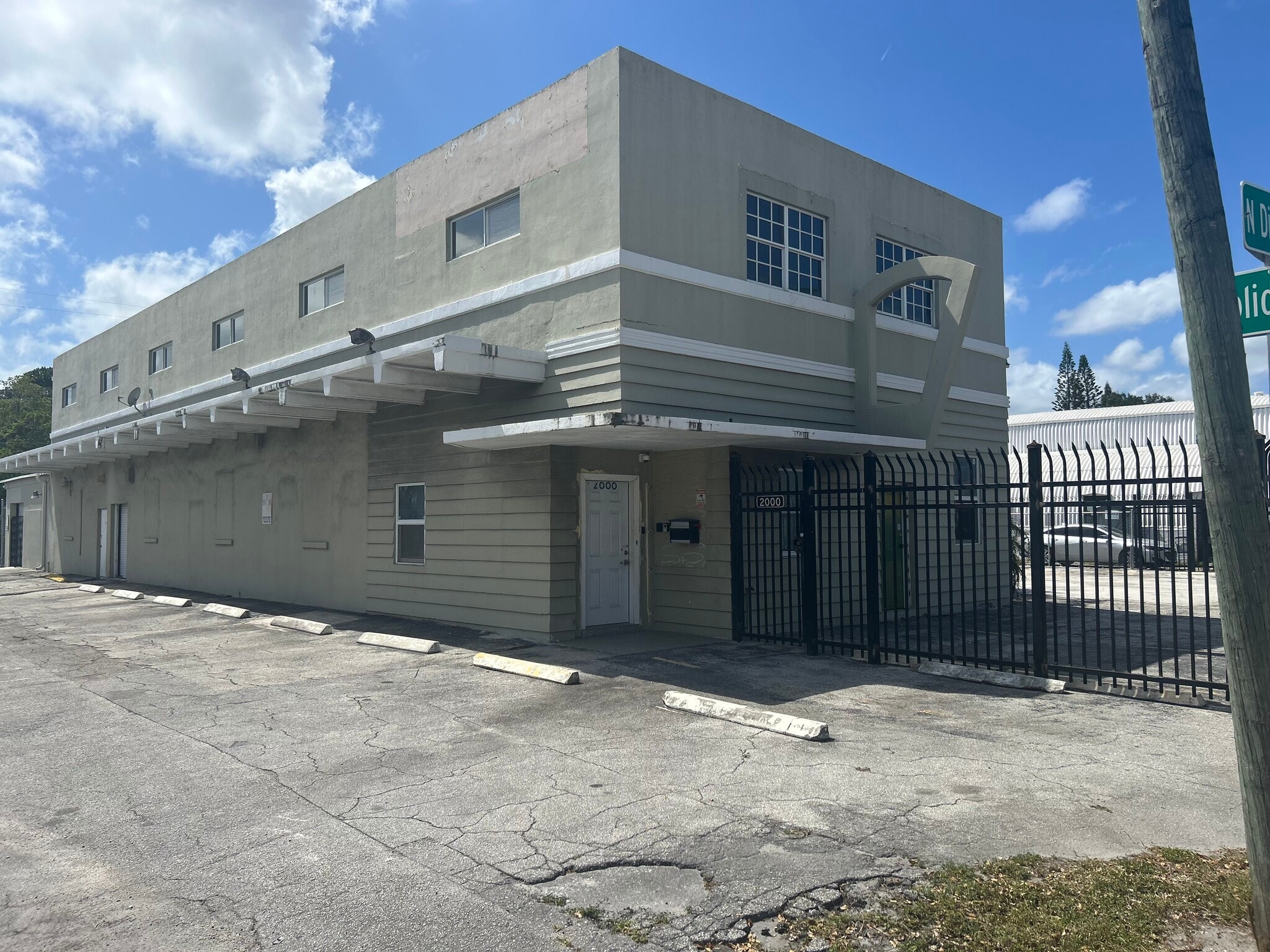 2000 N Dixie Hwy, Hollywood, FL for Sale