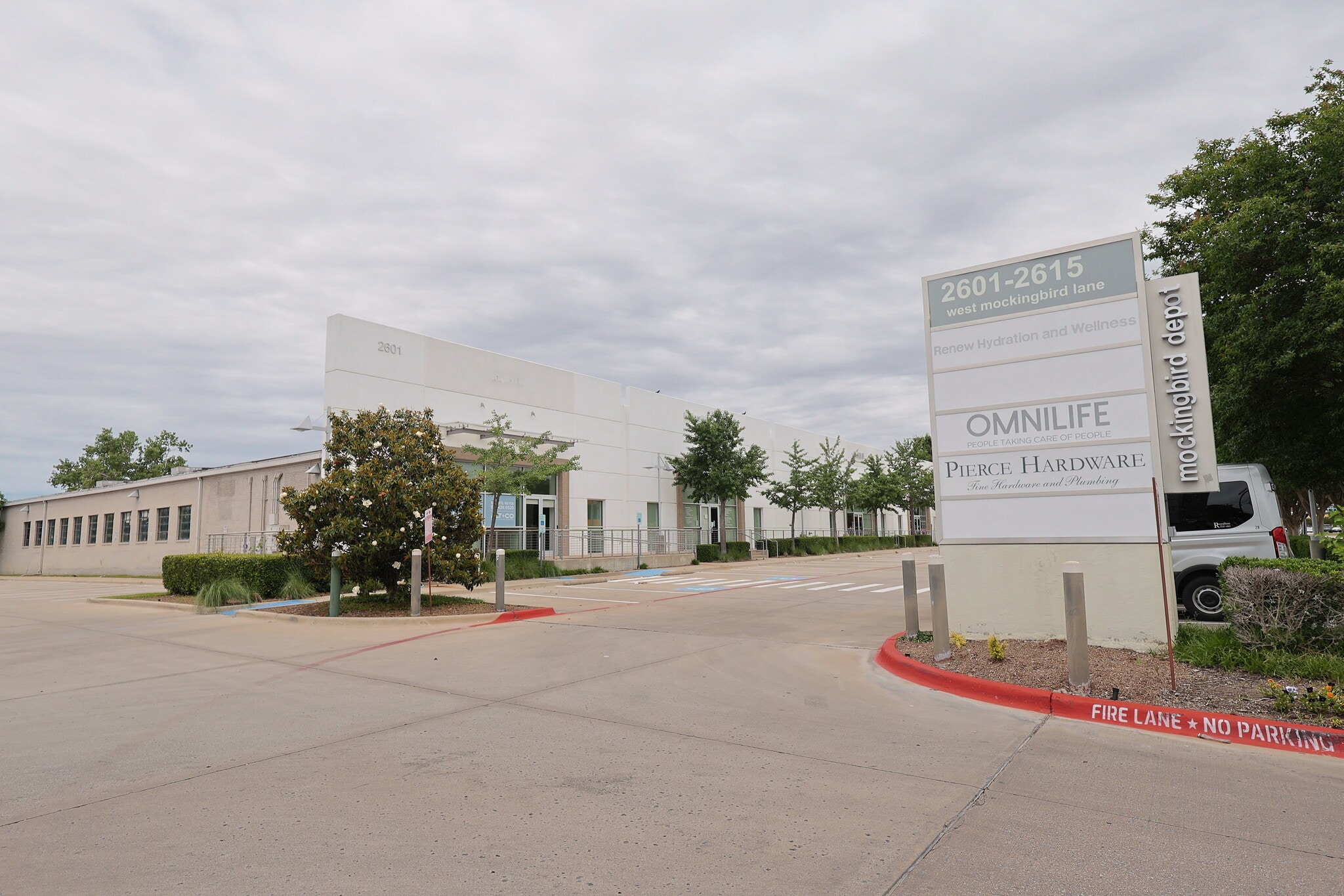 2727 W Mockingbird Ln, Dallas, TX for Rent