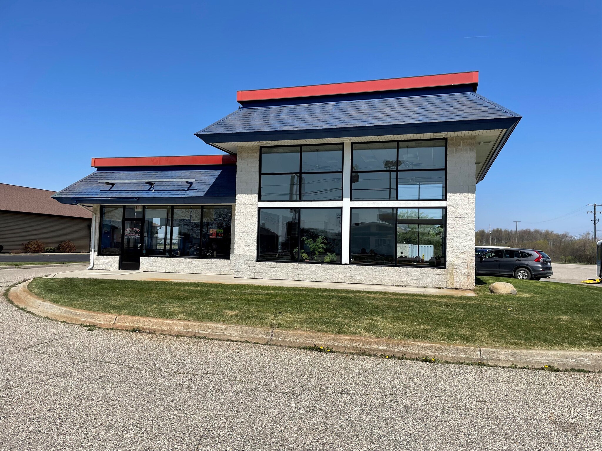 1335 E Center St, Ithaca, MI for Sale