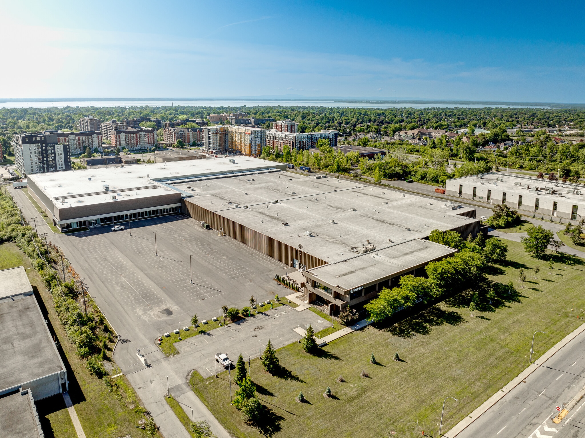 7700 Rte Transcanadienne, Pointe-claire, QC for Rent