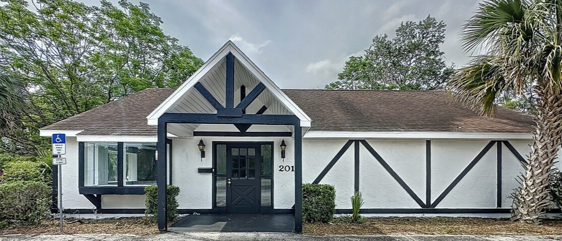 2017 W Main St, Leesburg, FL for Rent