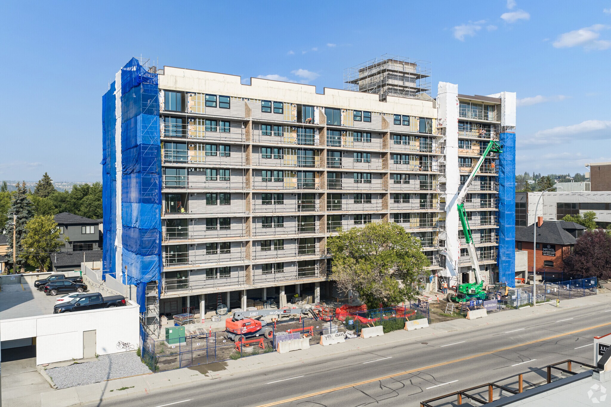 411 14th St NW, Calgary, AB for Rent