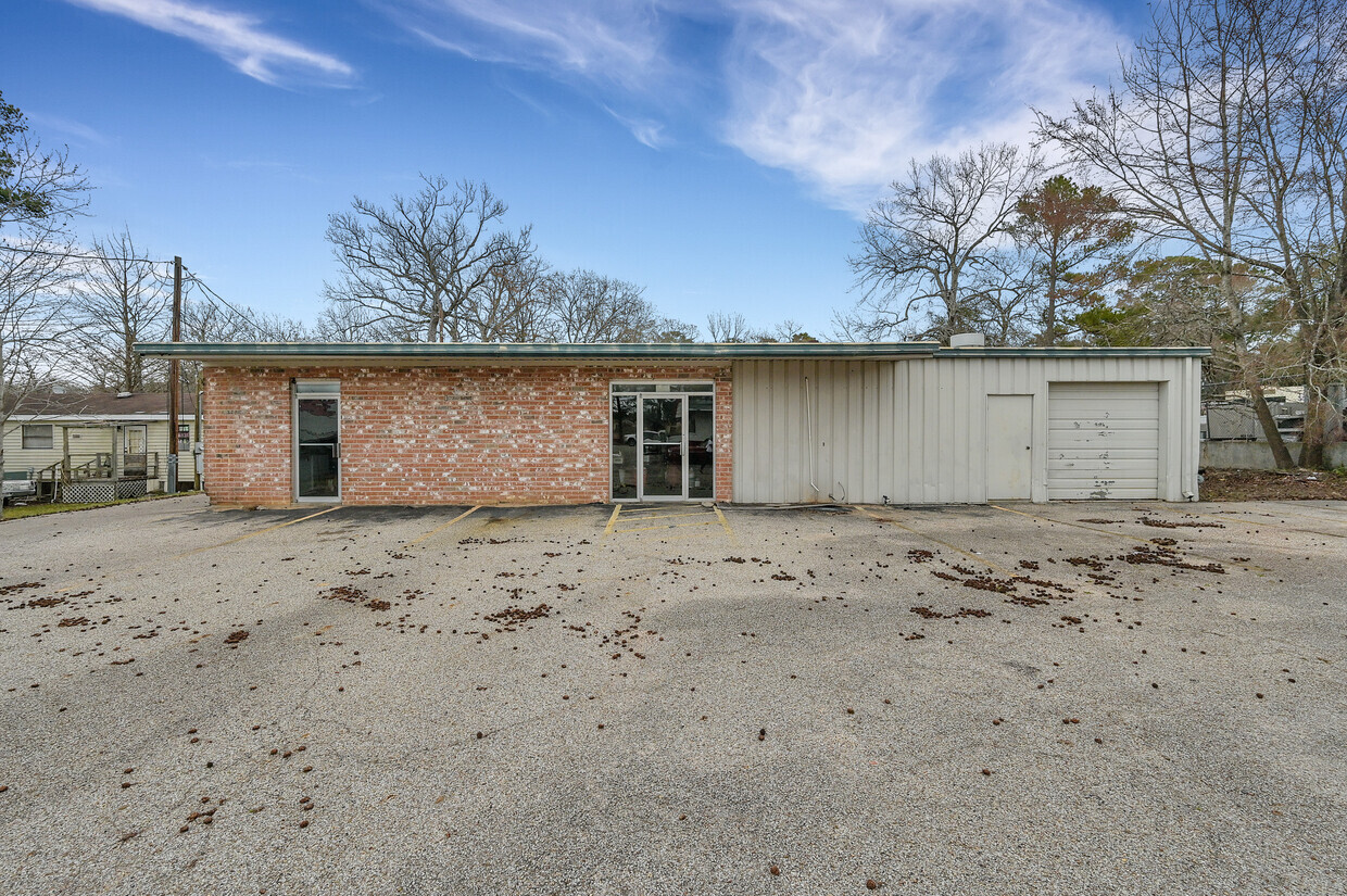 1614 Frazier St, Conroe, TX for Sale