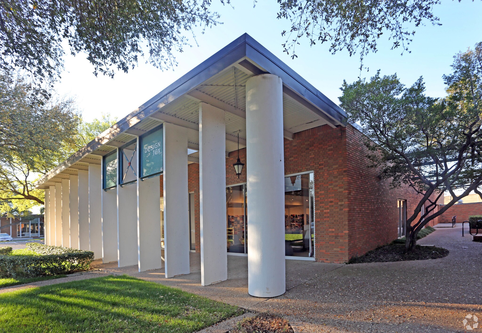 1617 Hi Line Dr, Dallas, TX for Rent