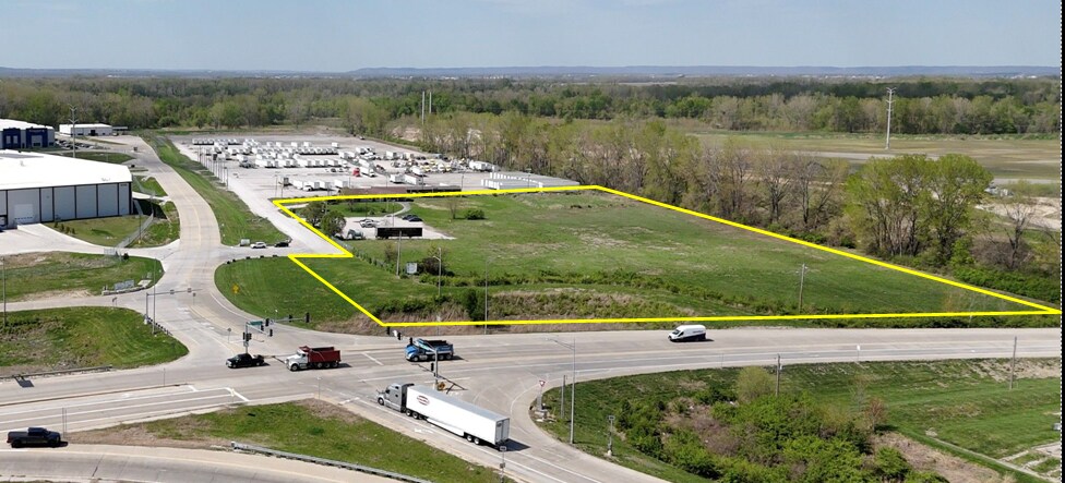 13824 Missouri Bottom Rd, Bridgeton, MO for Sale