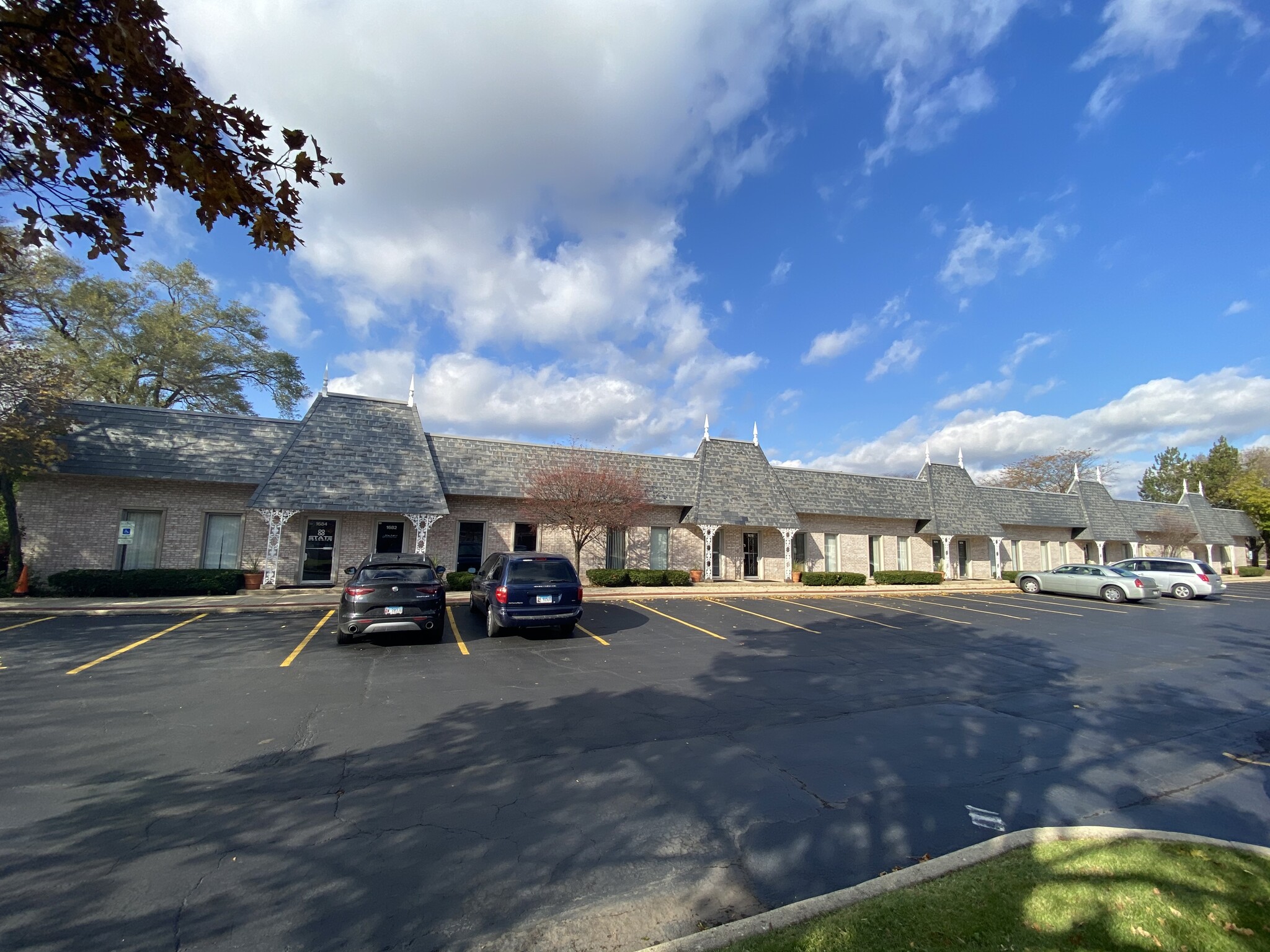 1666-1684 S Wolf Rd, Wheeling, IL for Rent