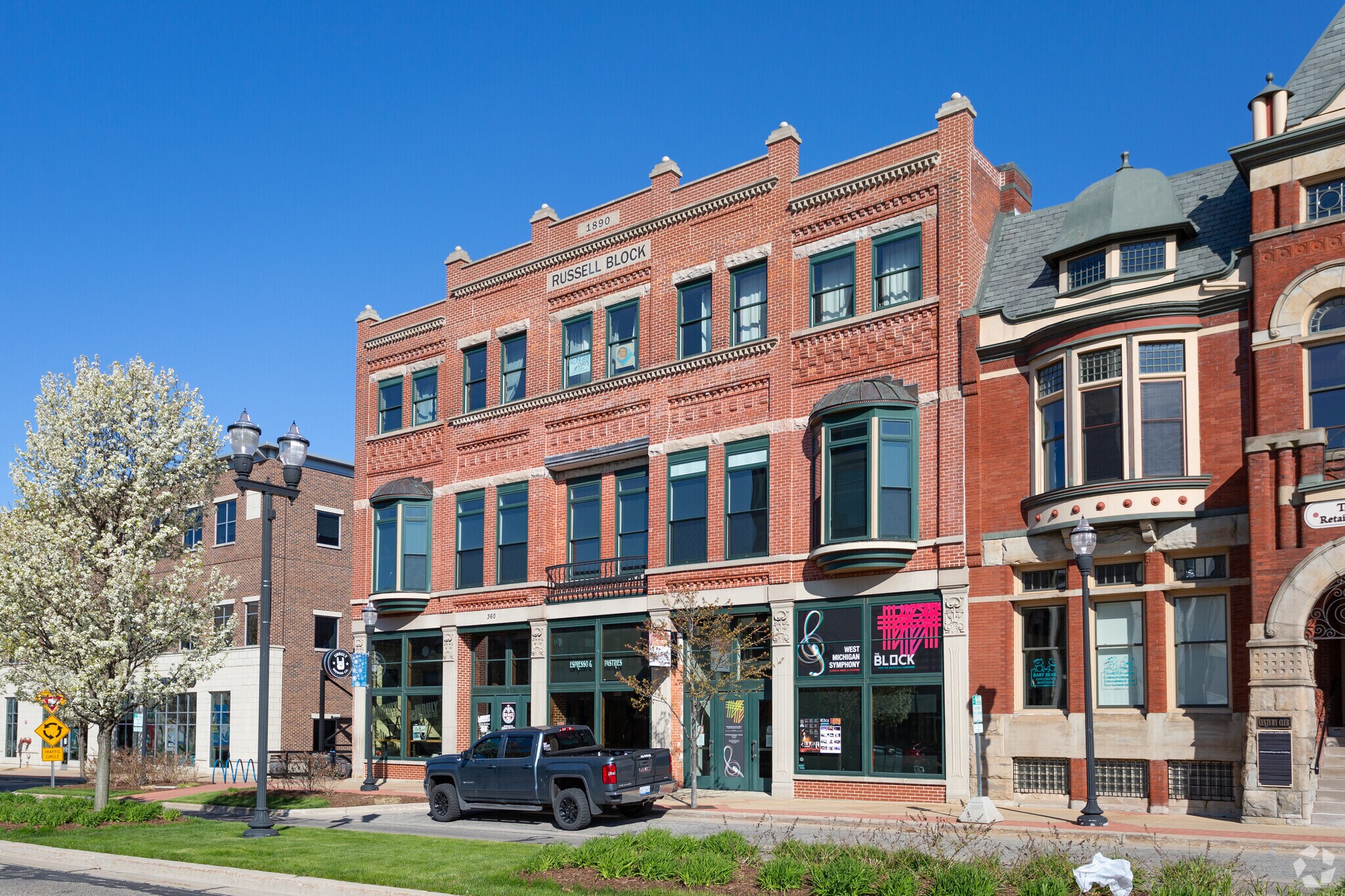 360-66 W Western Ave, Muskegon, MI for Sale