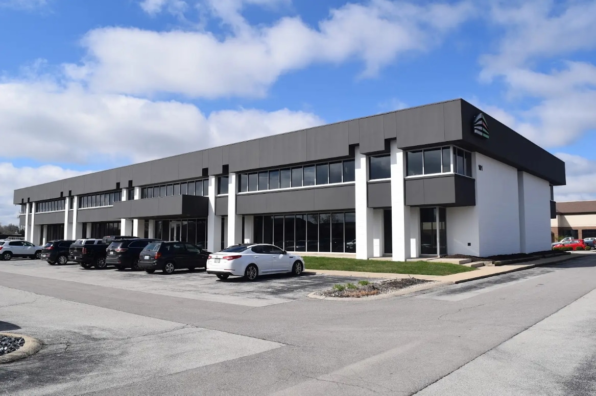 101 E Carmel Dr, Carmel, IN for Rent