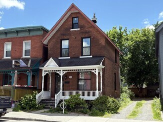Ottawa, ON Storefront - 636 Somerset St W