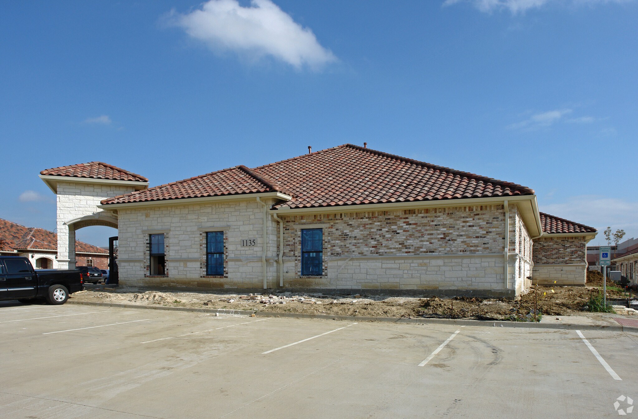 1135 Kinwest Pky, Irving, TX for Sale