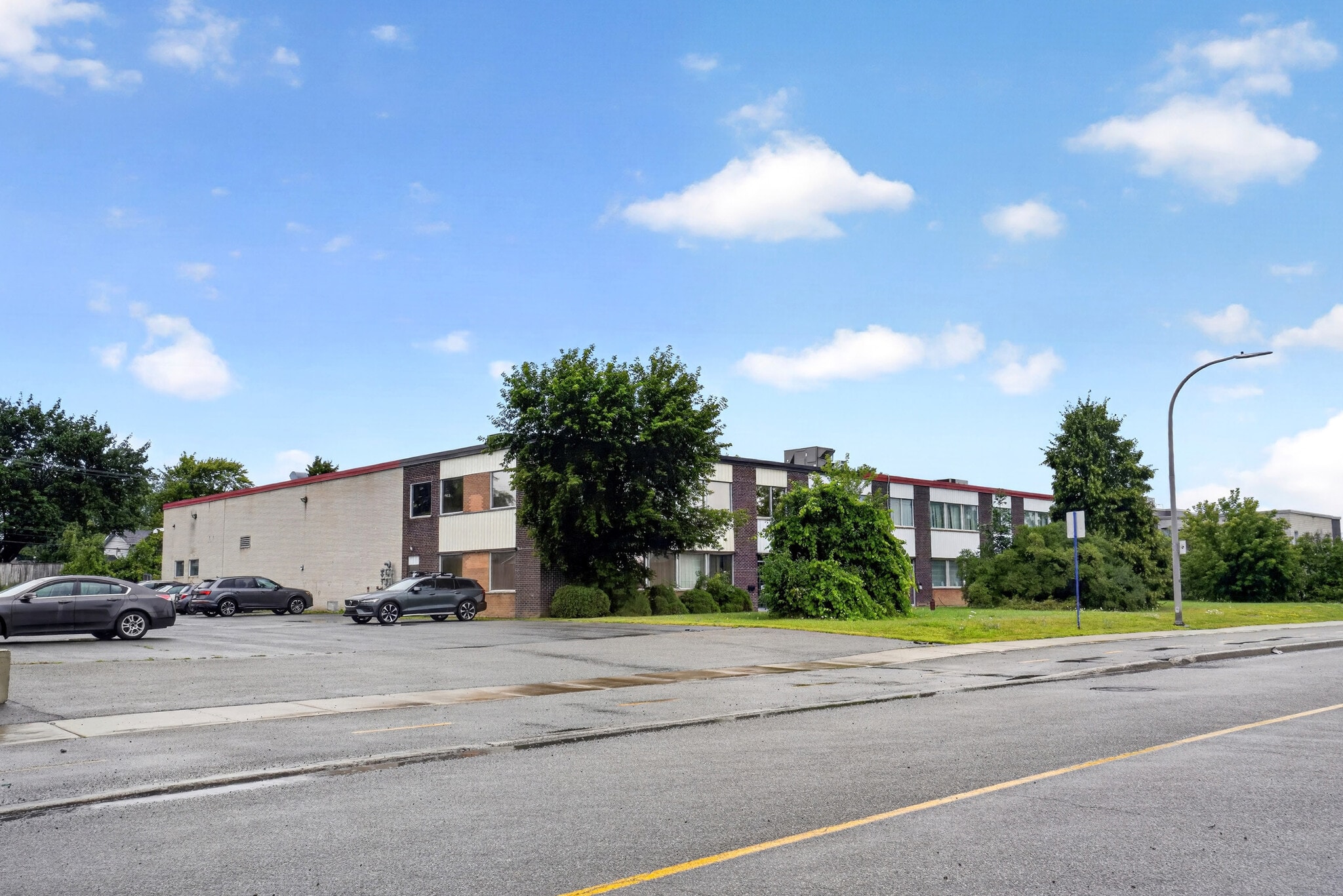 121-123 Av Labrosse, Pointe-claire, QC for Rent